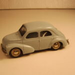 811 Renault 4 CV