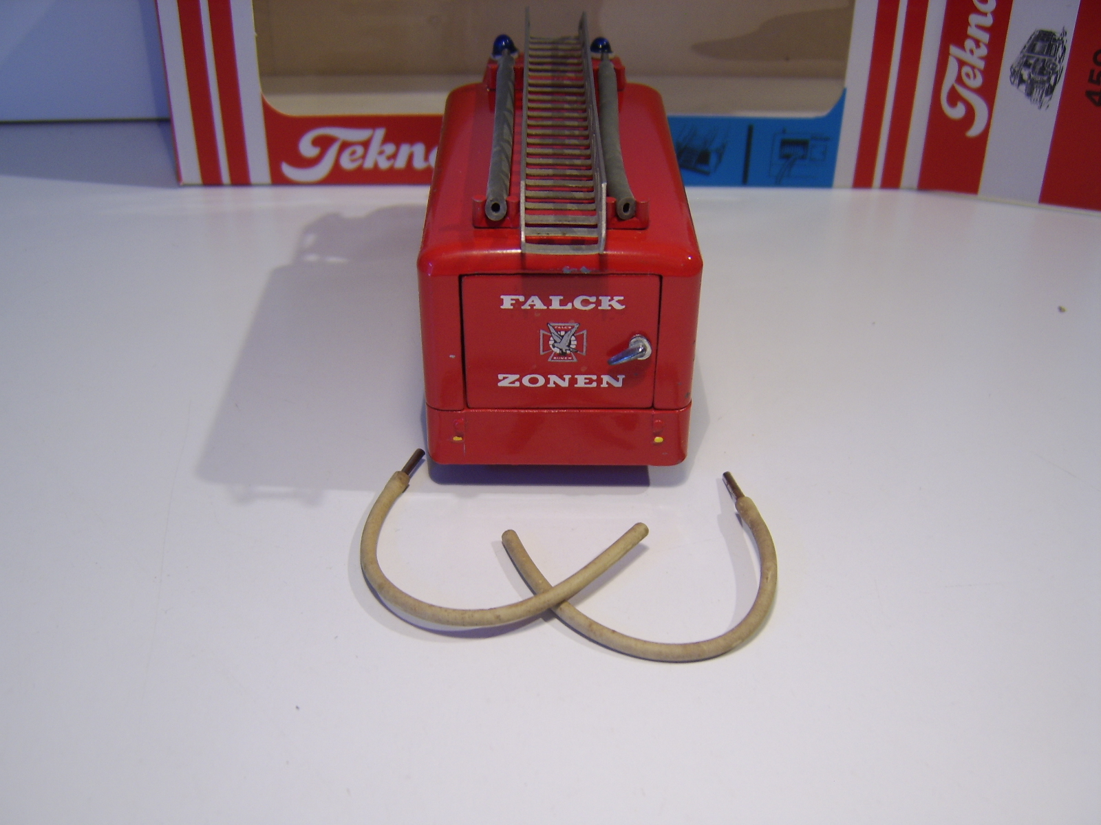 Tekno Volvo Express brandsprøjte Falck Zonen i æske - Billede 5